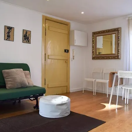 Square House In Apartamento *