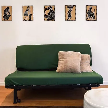 Square House In Apartamento